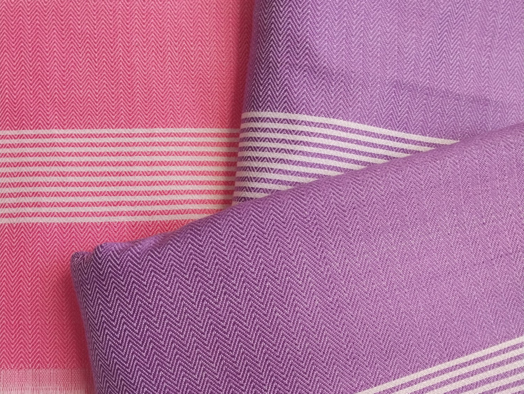 صورتی و بنفش موجود میباشد